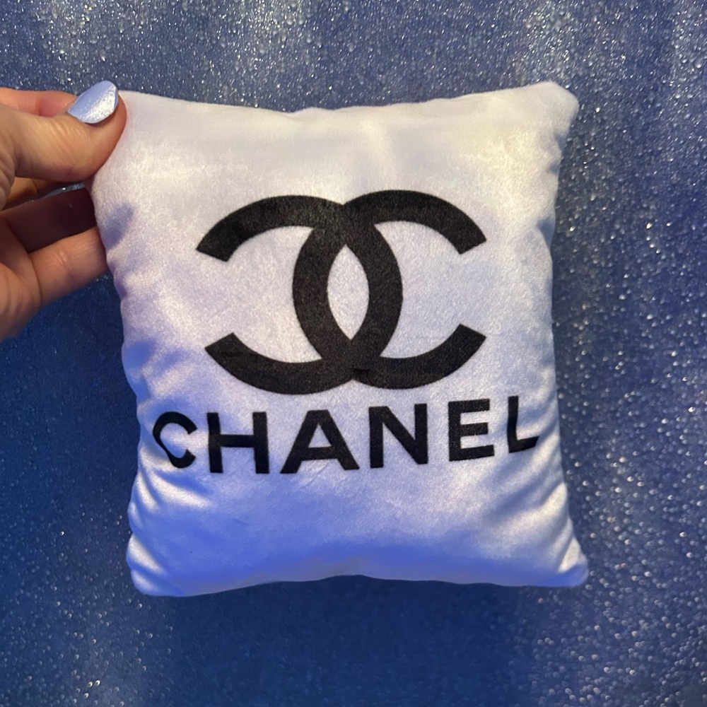 Pillow-Black and White